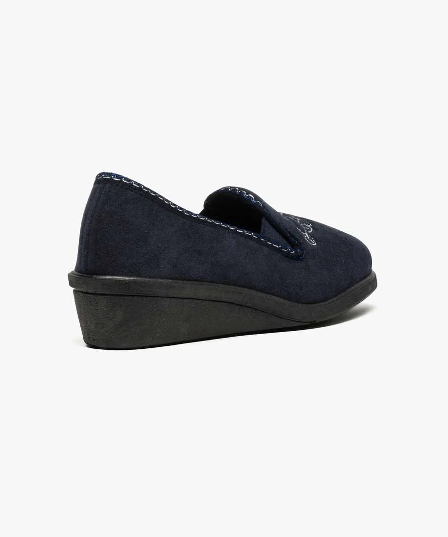 chaussons femme brodes a petit talon compense bleu chaussons