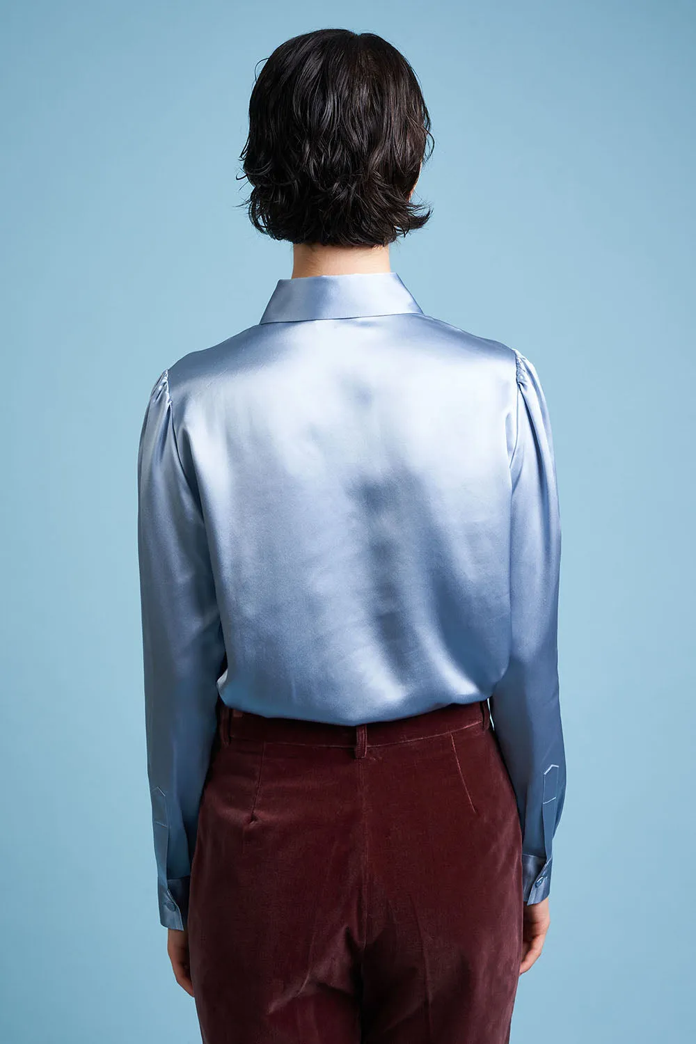 Chemisier en satin de soie ajusté