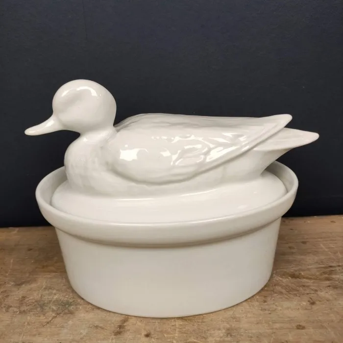 Grande terrine en porcelaine blanche forme Canard - Le palais des bricoles