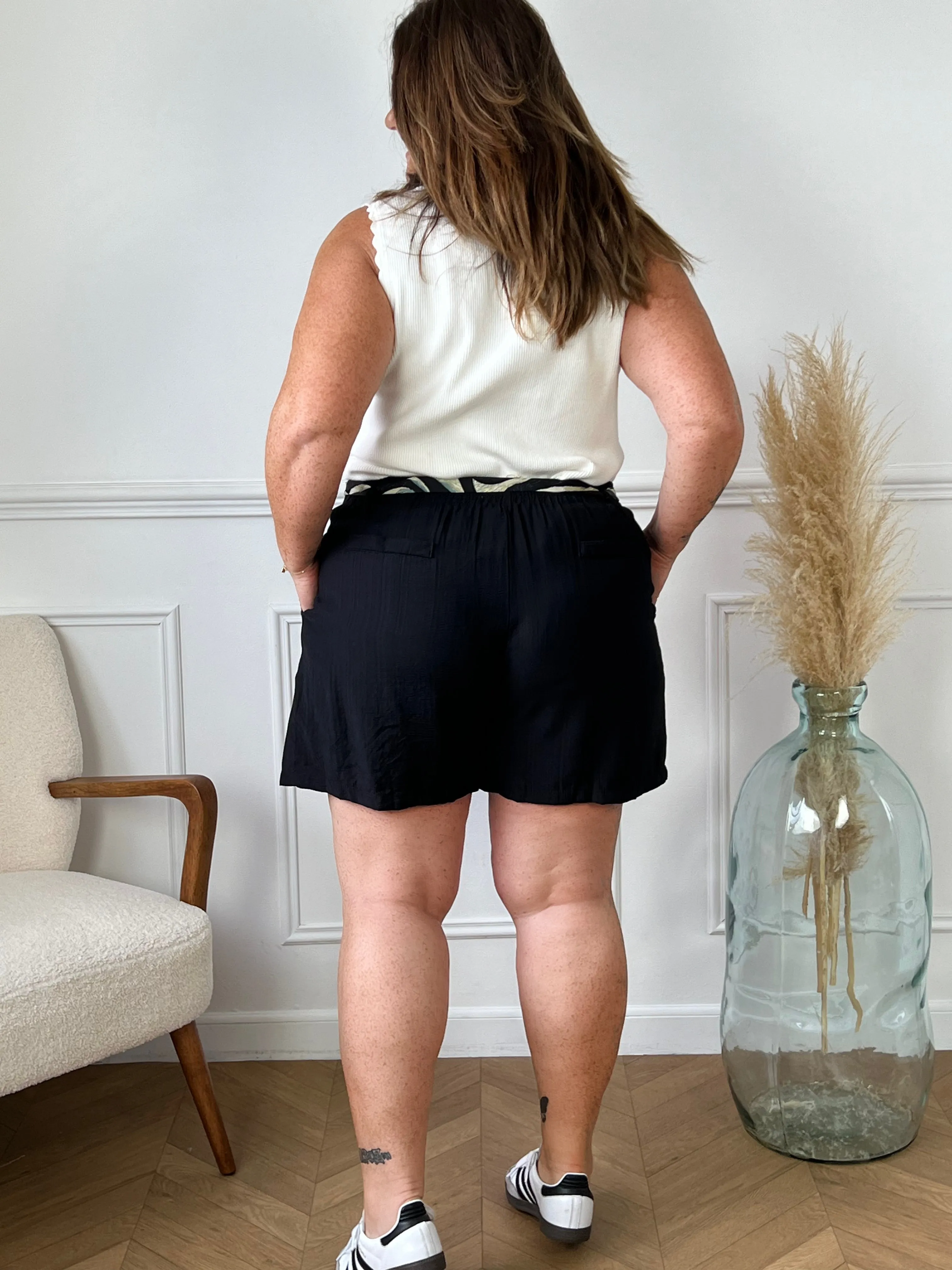 Short fluide noir : Alanis